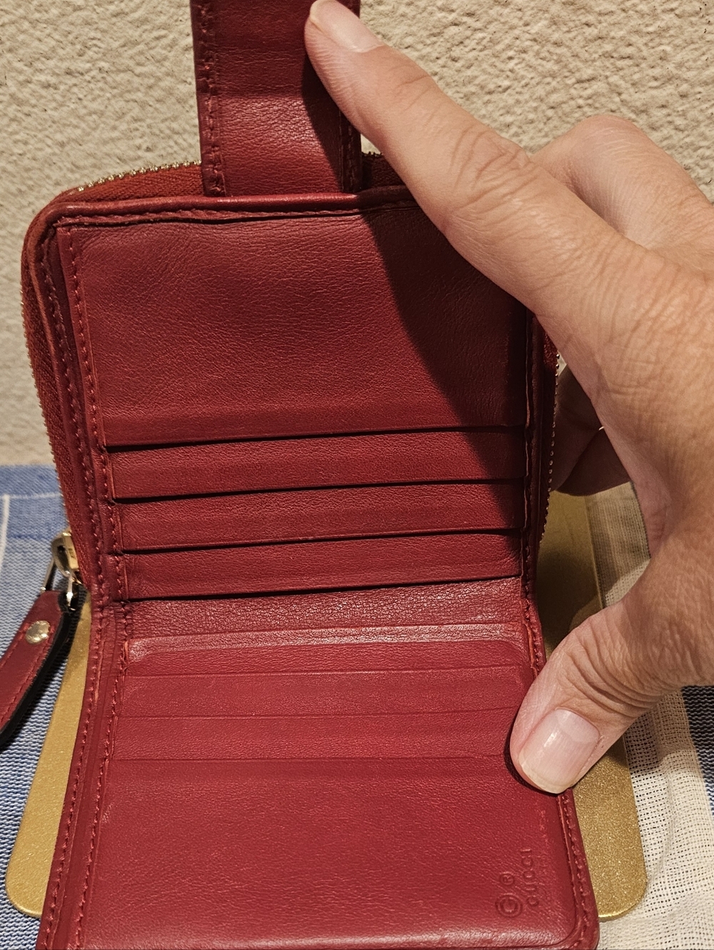 Gucci micro red zip around wallet - Picture 4 of 13